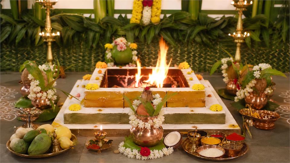 Homam ritual fire for Nadi astrology pariharam remedies showing children blessing kandam and authentic Nadi astrology consultation